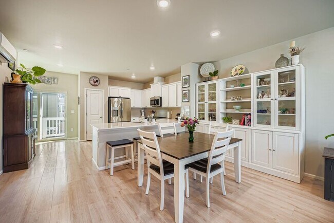 Building Photo - 32668 Steamboat Ln