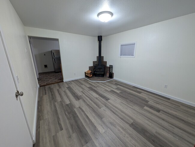 Building Photo - 2 Bed/1 Bath House - 5 min to Lakewood Towne Cntr w/ fenced back