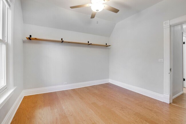 Building Photo - 1136 N Washington St