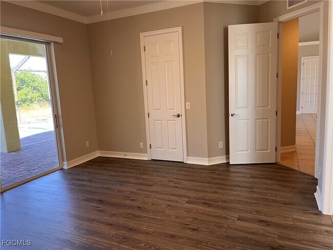 Building Photo - 1521 SW 22nd Pl