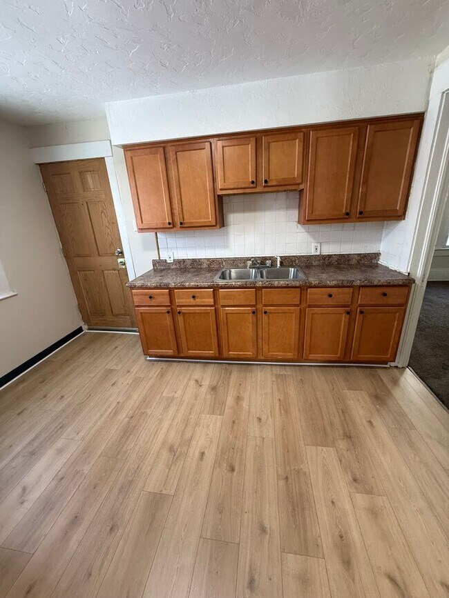 Building Photo - 13113 Benwood Ave