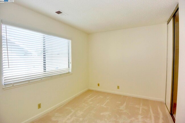 Building Photo - 2910 Liberty Dr