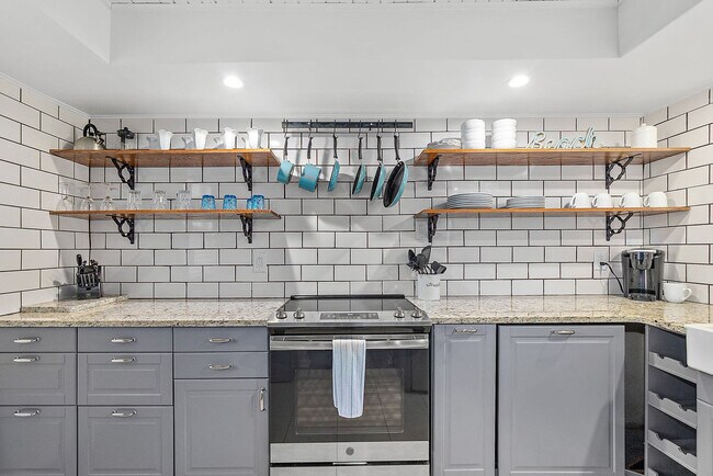 Building Photo - 11 Oceanside Dr