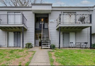 Building Photo - 702 Farmhurst Dr