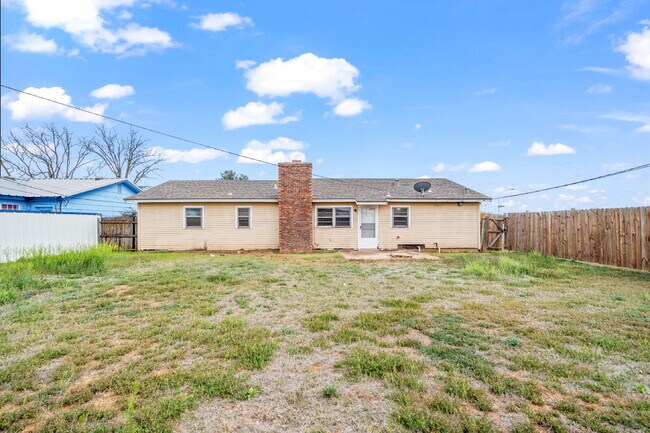 Building Photo - Cozy Home w/ Large Backyard, Minutes from TTU