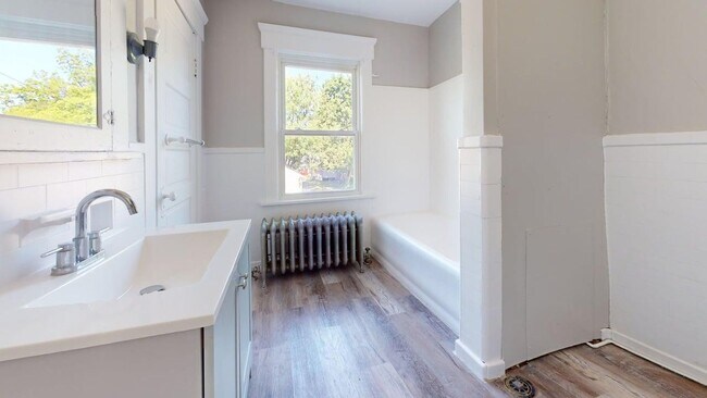 Building Photo - 1317 St Elmo Ave NE