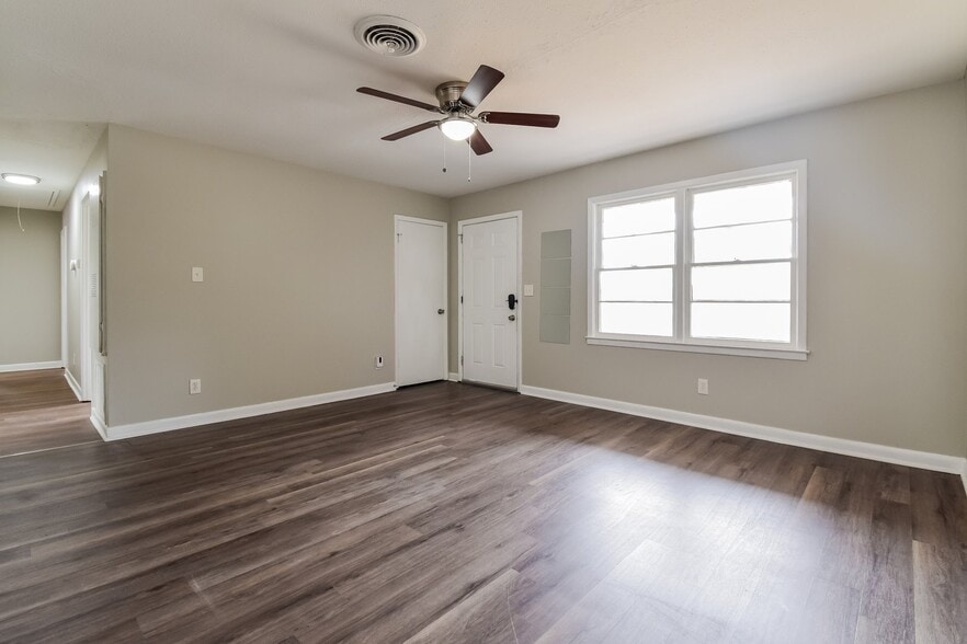 Building Photo - 4838 Chapman St