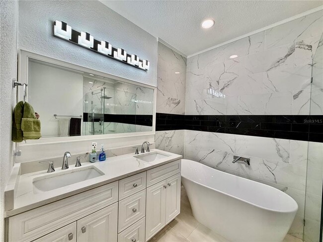 Building Photo - 16303 Enclave Village Dr