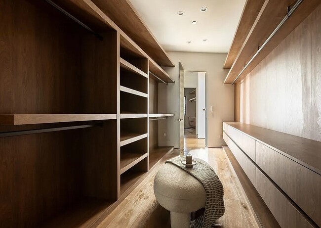 Building Photo - 13331 Mulholland Dr