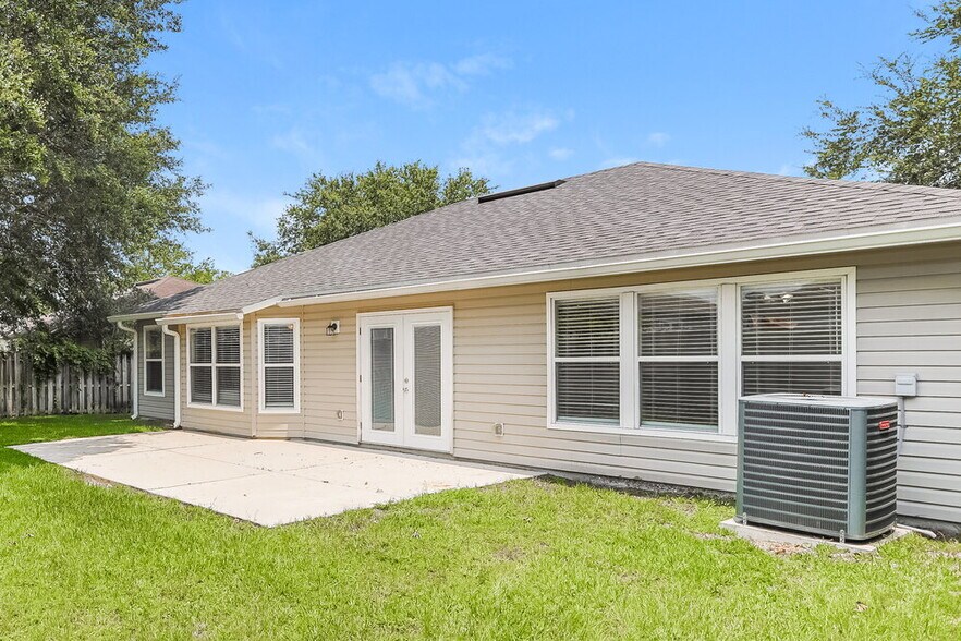Building Photo - 7109 Beekman Lake Dr