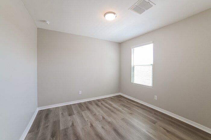 Building Photo - 8126 W Agora Ln