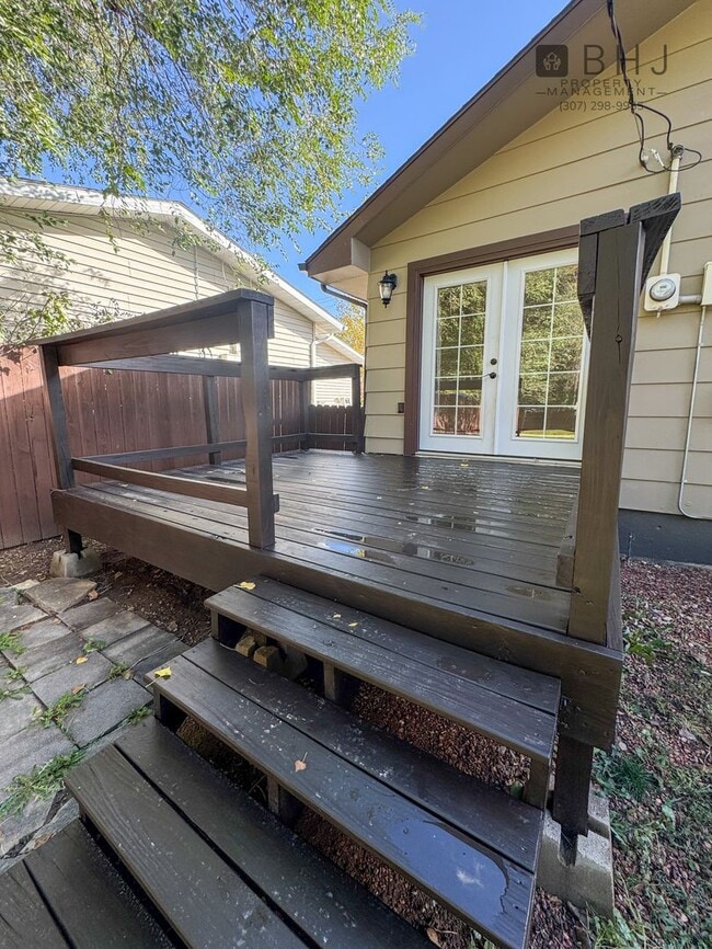 Building Photo - DOG FRIENDLY, 3 BED/ 1.5 BATH SINGLE FAMIL...