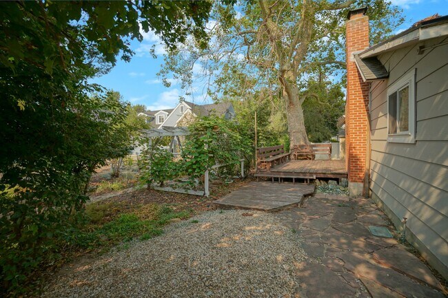 Building Photo - 5707 N Bogart Ln