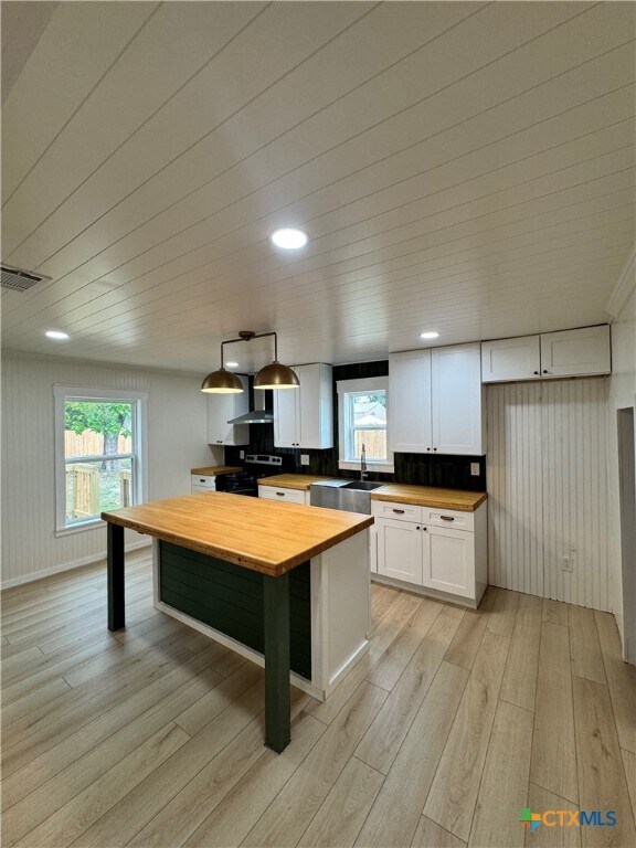 Building Photo - 223 NW Front St