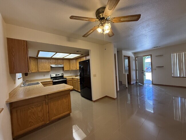 Building Photo - 2 bed 2.5 bath great location BHCRENT.COM to schedule a viewing