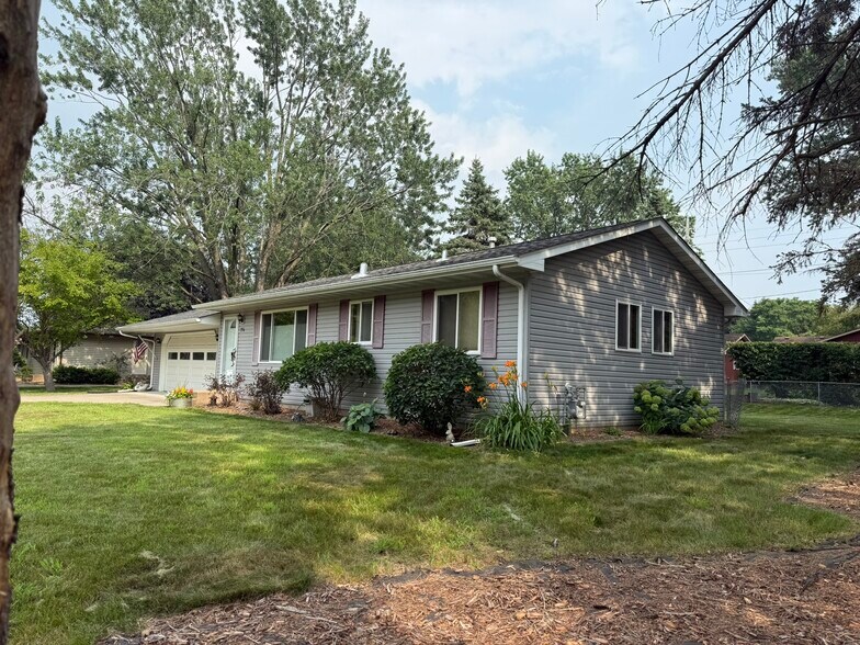 Building Photo - 1916 Turquoise Trl