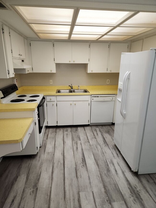 Building Photo - Charming 3-1.5 Duplex Near SunRail – Maitland