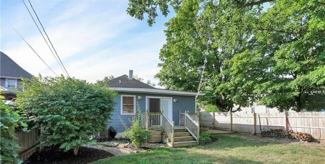 Building Photo - 1902 Thompson St