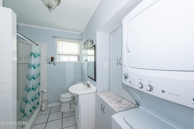 Building Photo - Maryville 37804 - 2 bedroom, 1 bath home w...