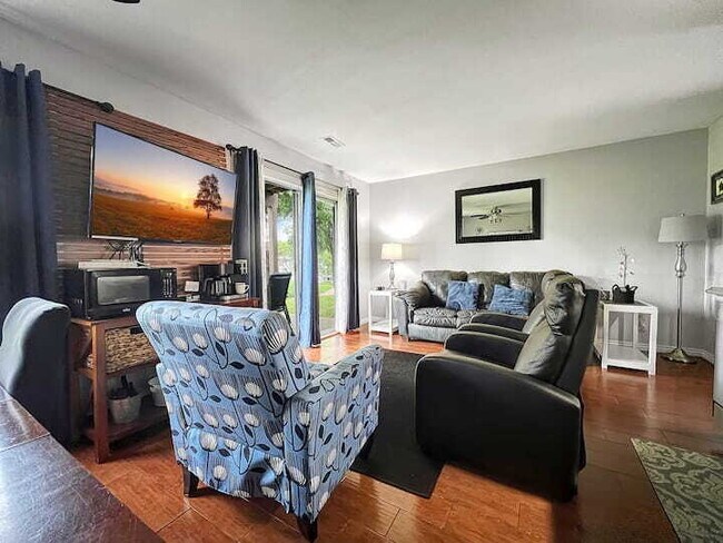 Building Photo - FULLY FURNISHED 2BR Condo