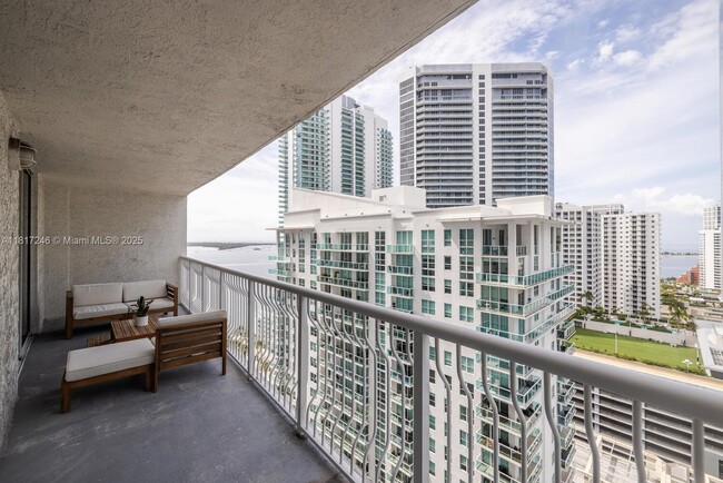 Building Photo - 1200 Brickell Bay Dr