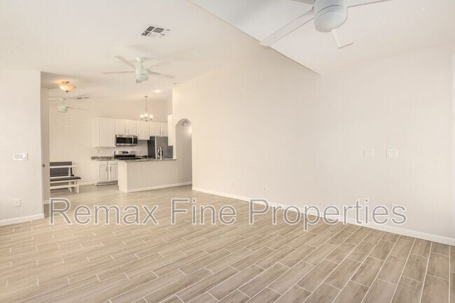 Building Photo - 1851 E Carla Vista Dr
