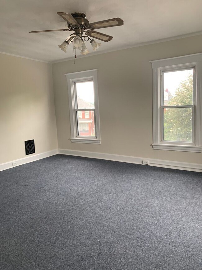 Building Photo - 260-262 Hager Street