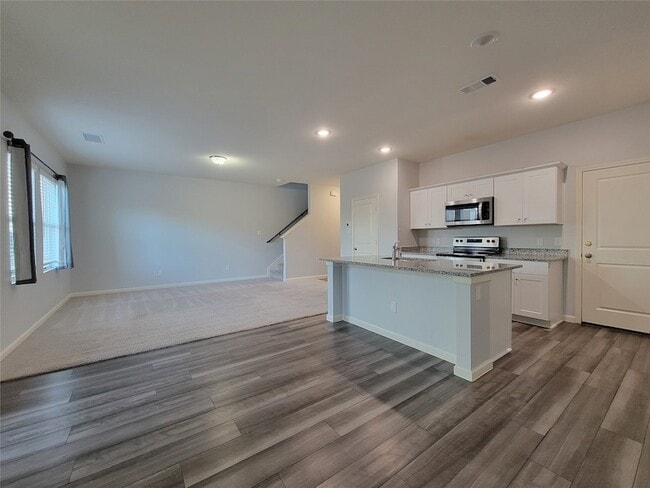 Building Photo - 6820 Bonanza Way