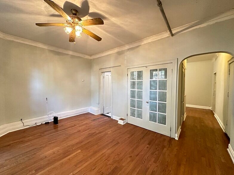 Building Photo - 4646 N Paulina St