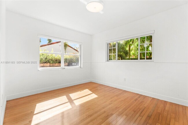 Building Photo - 1307 Valencia Ave