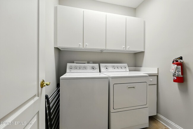 Building Photo - 330 N Shore Cir