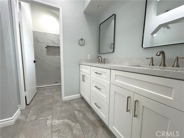 Building Photo - 3130 Oakcrest Dr