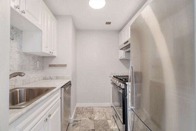 Building Photo - 15 N Beacon St