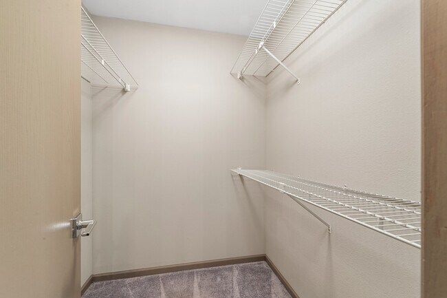 Building Photo - 1040 University Dr