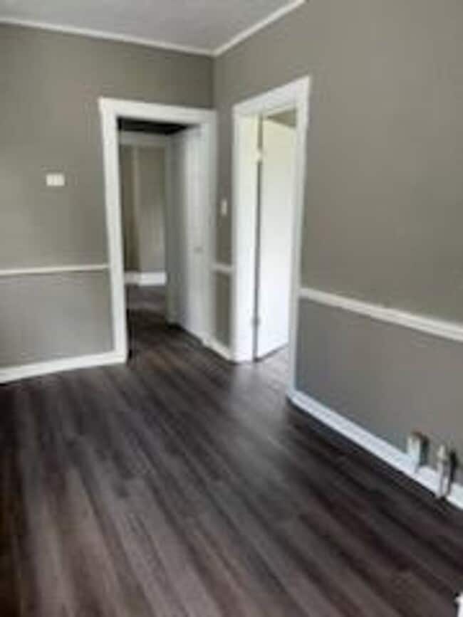 Building Photo - 2 bedroom 1 bath