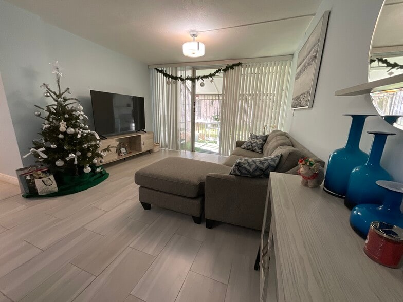 Building Photo - 820 NW 87th Ave