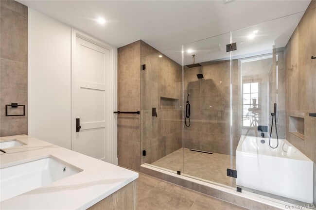 Building Photo - 12 Roosevelt Ave