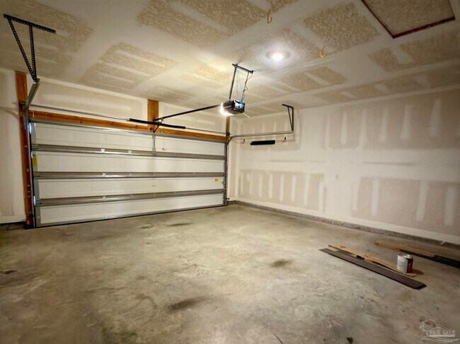Building Photo - 8026 Burnside Lp