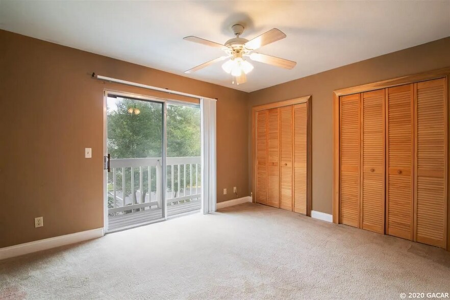 Bedroom #1 with balcony. - 4411 SW 34th St