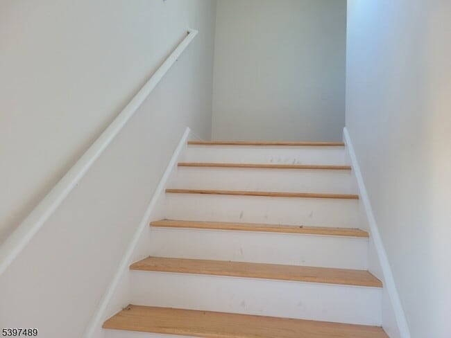 Building Photo - 2037 Gless Ave