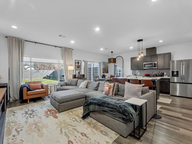 Building Photo - 2222 Wavell St