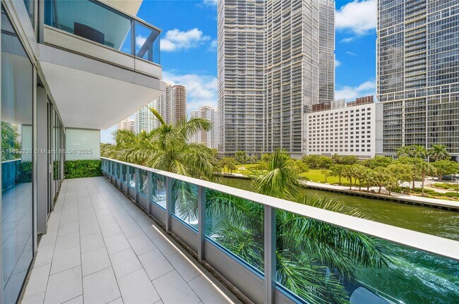 Building Photo - 200 Biscayne Blvd Way