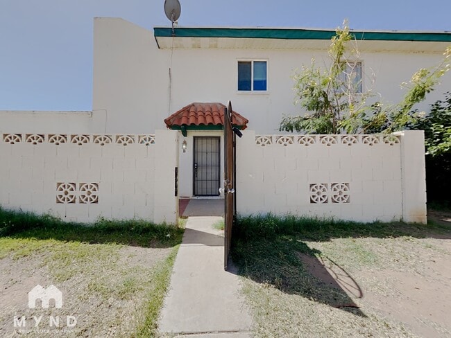 Primary Photo - 2132 W Glenrosa Ave