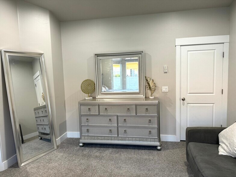 Building Photo - 3288 N 200 W