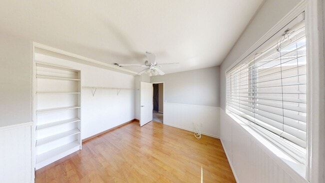 Building Photo - Beautiful 2 story 4 bed/2.5 bath Home in Y...