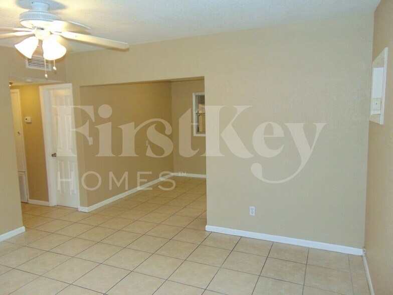 Building Photo - 1201 Selma Rd