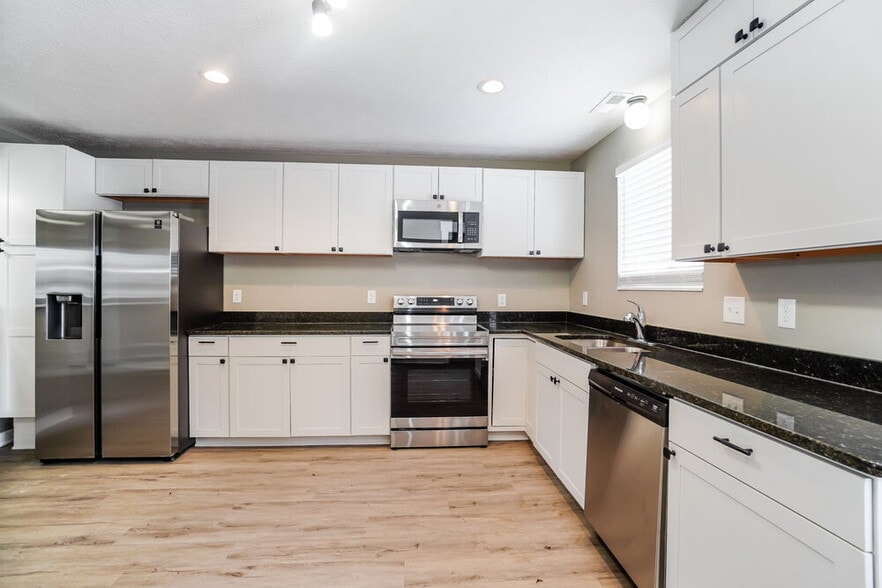 Building Photo - 4902 Dickens Dr