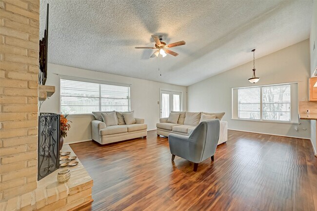 Building Photo - 16355 Sierra Grande Dr