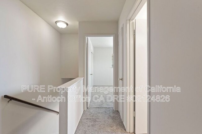 Building Photo - 908 Minaker Dr