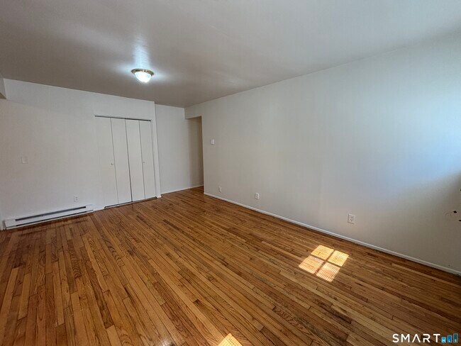 Building Photo - 12 N Taylor Ave